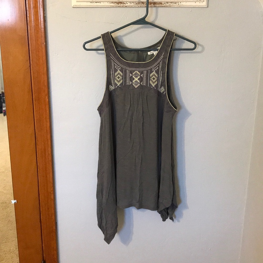 Grey tank with racer back and keyhole opening
